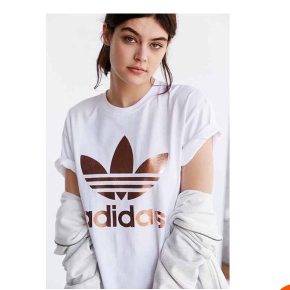 XS Adidas Gold trefoil tee